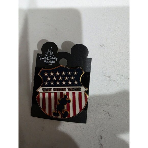 RARE 2001 WALT DISNEY WORLD AMERICAN FLAG SHIELD PATRIOTIC MICKEY MOUSE PIN - Picture 1 of 2